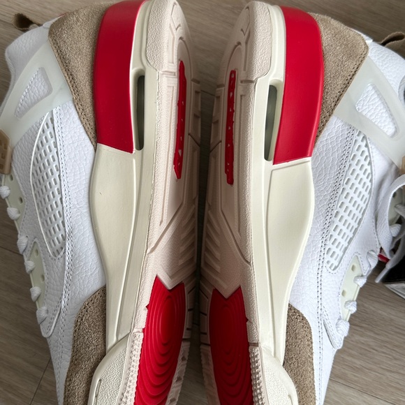 Jordan Spizike Low
Men's Nike White and Red Sneakers with Brown Details - Picture 11 of 15